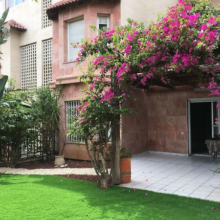 Pool & Garden Aparthotel Rehovot Ngoại thất bức ảnh