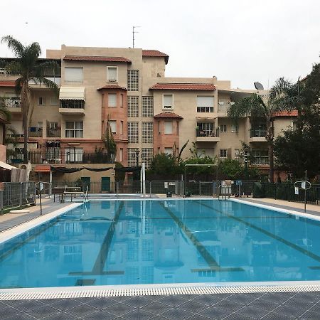 Pool & Garden Aparthotel Rehovot Ngoại thất bức ảnh